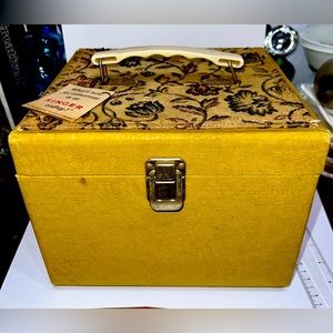 A Singer Exclusive sewing box with embroidered lid, incl vtg sewing contents/ads